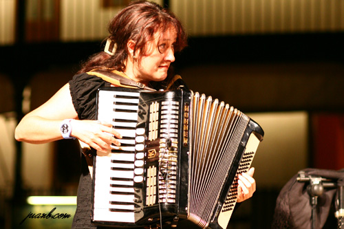 Begoña Garde: acordeón.